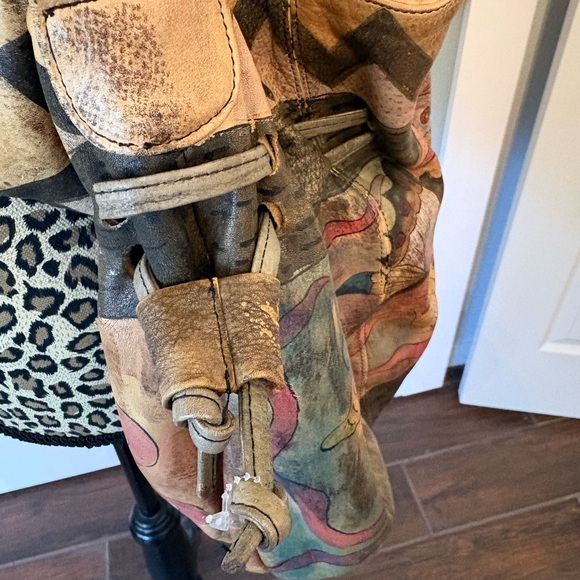 Colorful Butterfly/Geometric Shapes Bucket Bag - Picture 5 of 10